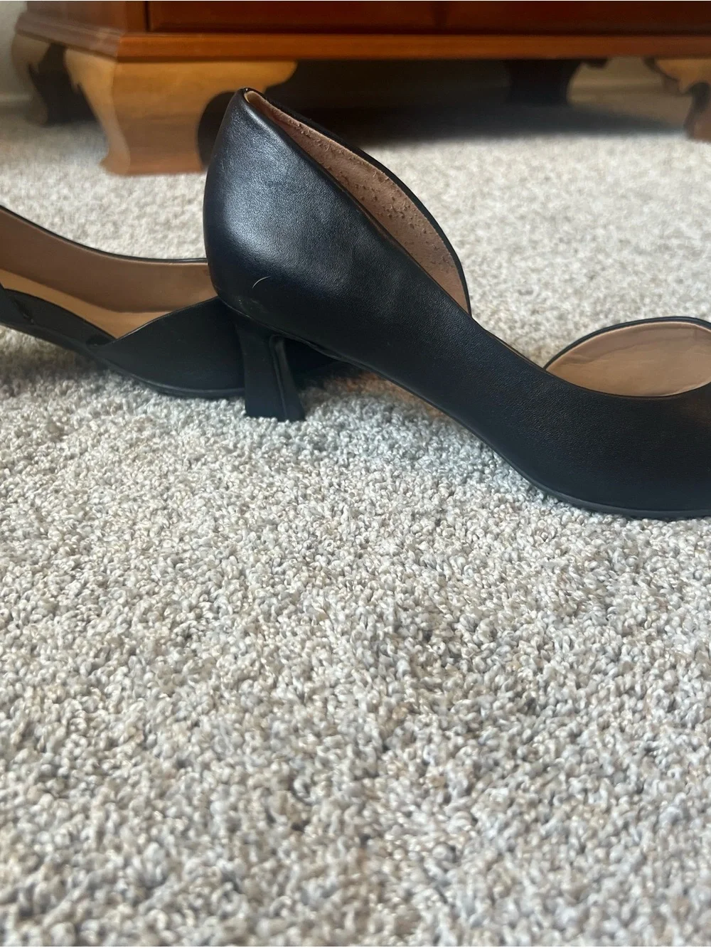 Naturalizer Black Pointed-Toe Leather Pumps